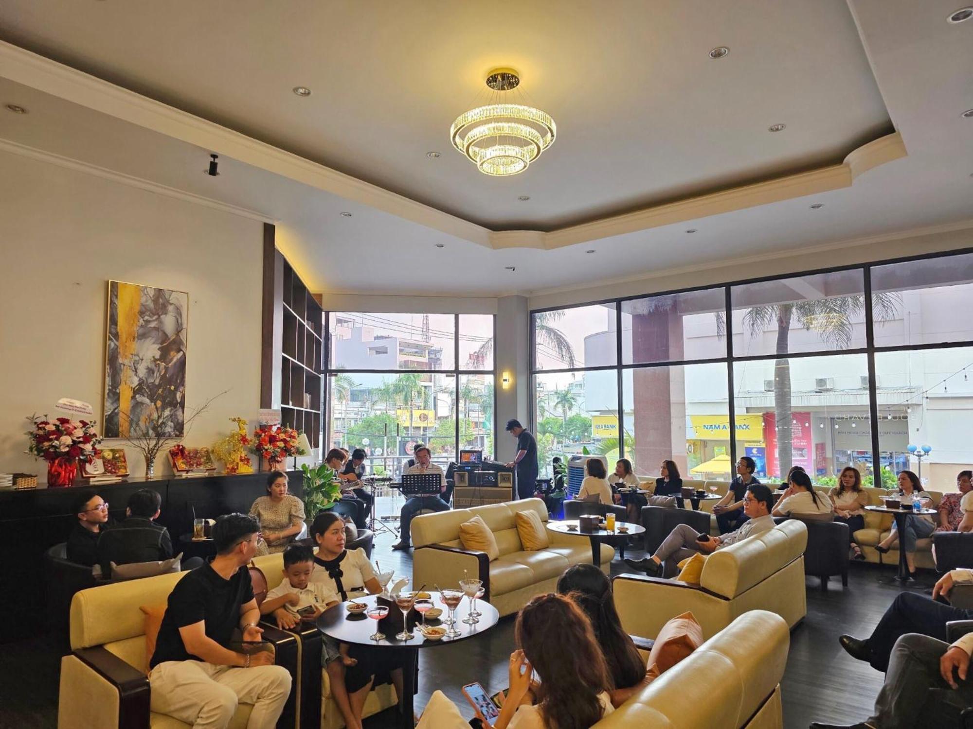 Dong Xuyen Hotel Long Xuyên Екстериор снимка